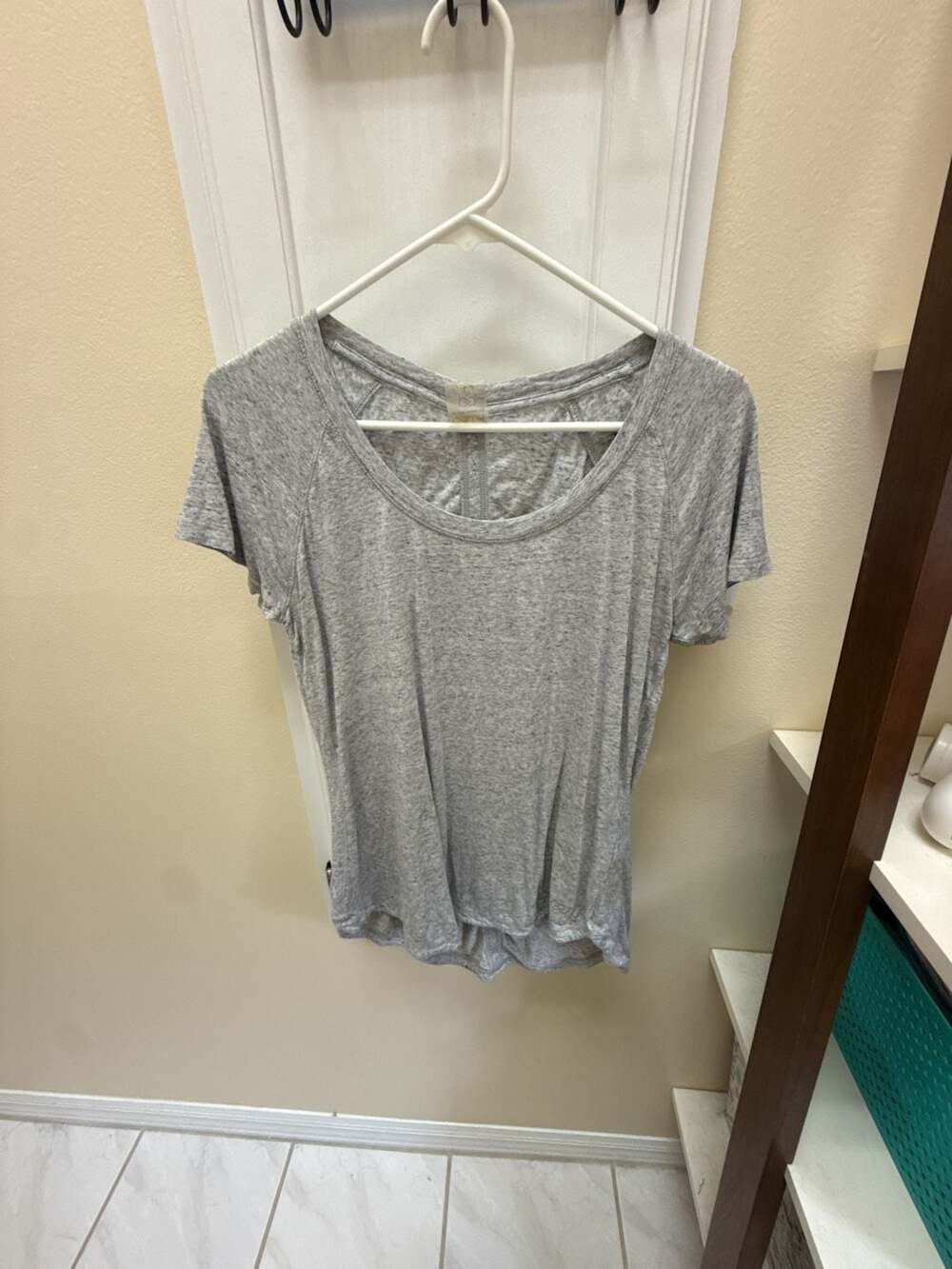 Calia by Carrie Underwood T-Shirt Size L Gray Short Sleeve Tee